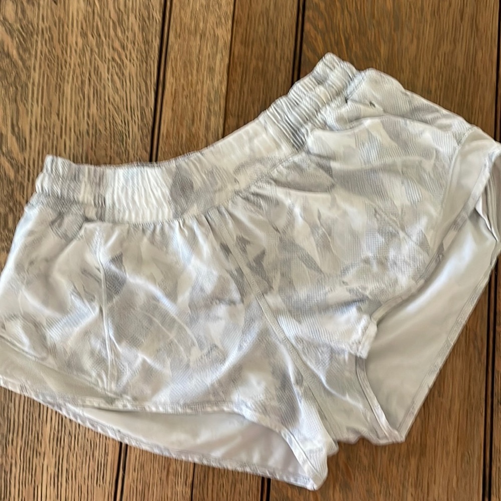 Lululemon hotty hot short